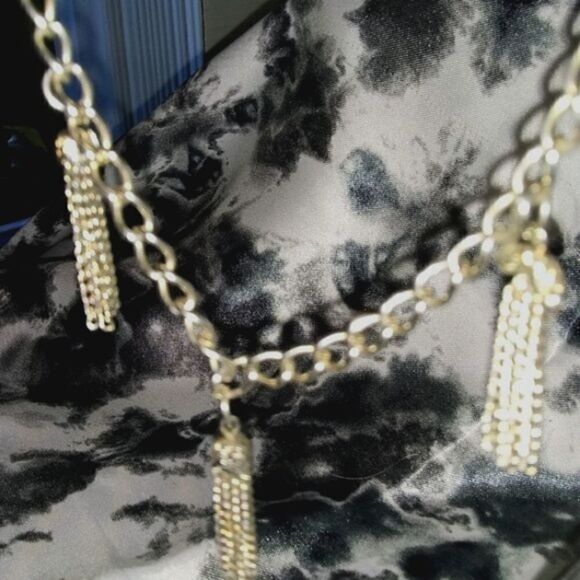 $$TASSELED VINTAGE Silver-Tone NECK CHAIN - Picture 3 of 3
